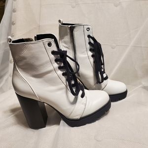 Steve Madden white genuine leather combat army ankle boots - size 8M
